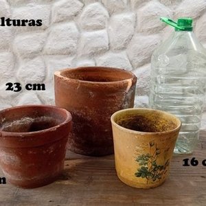 Lote de 3 Macetas: 2 de Barro y 1 de Cerámica Decorada - imagen 1