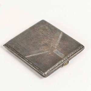 Lote siguiente: Cigarrera Art Deco de Platina