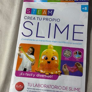 Lote de Juguetes: Peluches, Pistolas, Reproductor CD Panasonic y Más - imagen 11