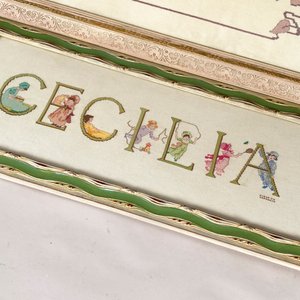 Dos Cuadros Decorativos Tejidos con Nombres y Figuras - imagen 2