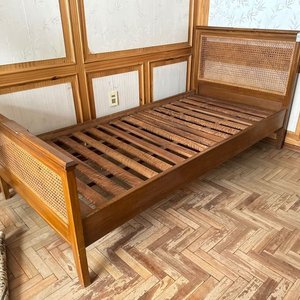 Cama de Madera con Respaldo y Cabecera de Esterilla - imagen 2