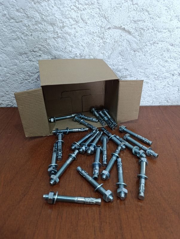 Lote anterior: Set de bulones de anclaje para construcción
