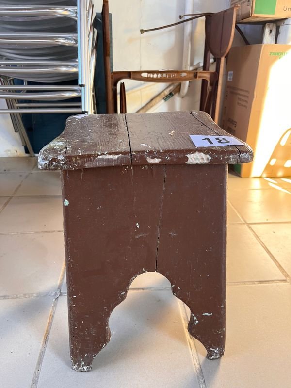 Silla de madera en condiciones aceptables - imagen 2