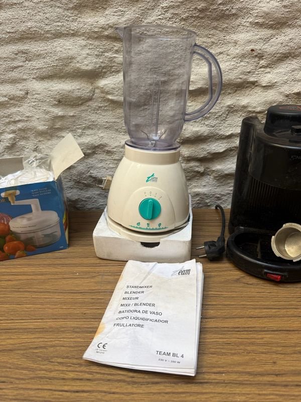 Gran lote de cocina, licuadora y cafetera expreso con faltante prende - imagen 4