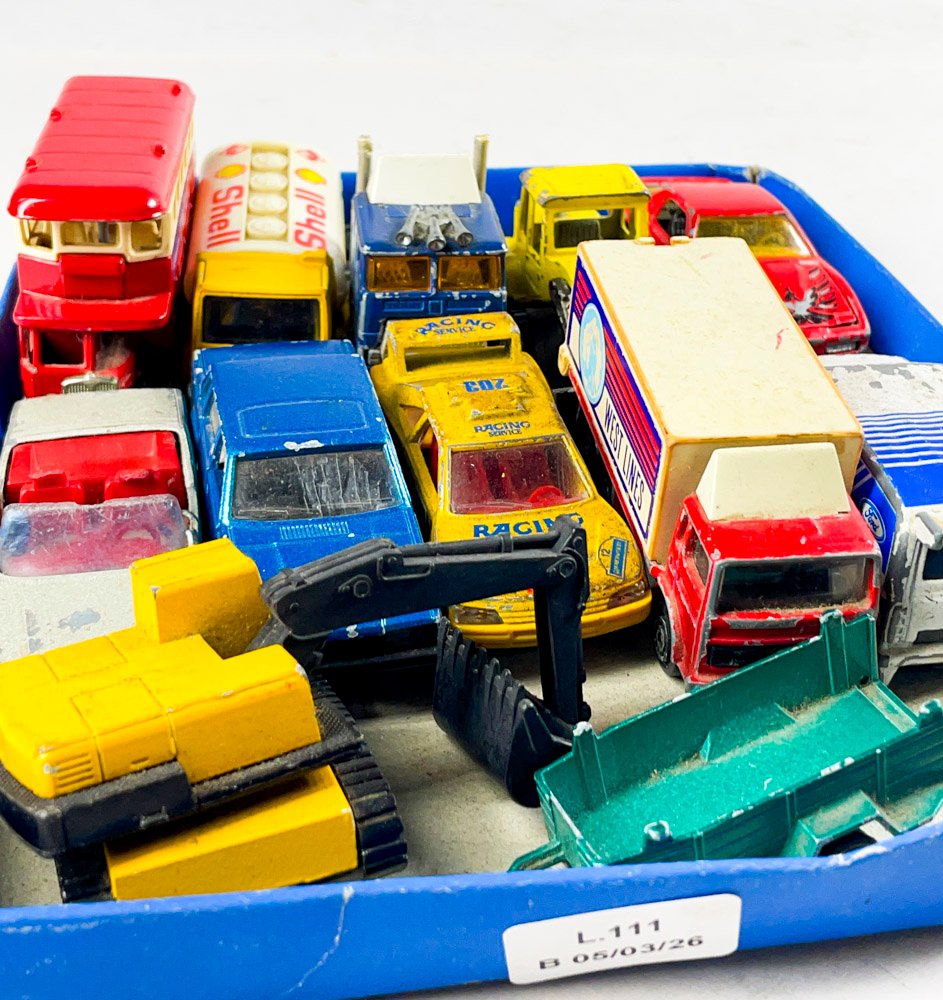 Colección de juguetes y maquinaria - imagen 2