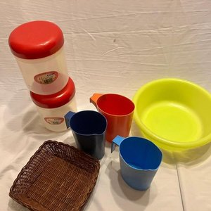 Lote anterior: Lote - Variedad de artículos plásticos y de bazar para el hogar