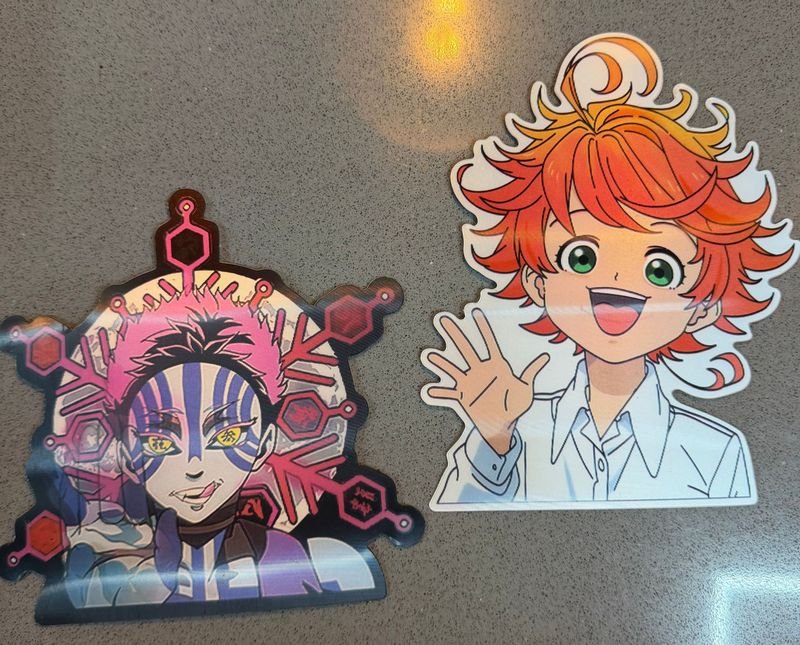 Stickers de Personajes Anime: Emma y Akaza