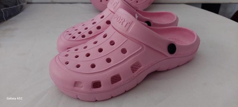 Calzado de plástico rosa - imagen 2