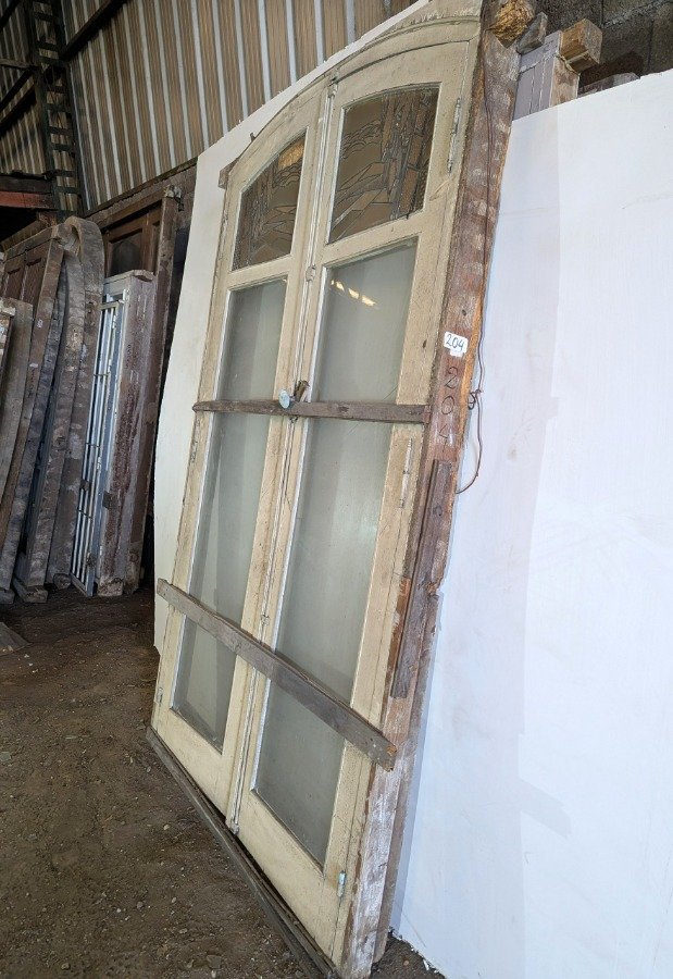 Puerta antigua con ventanas de vidrio colorido - imagen 6