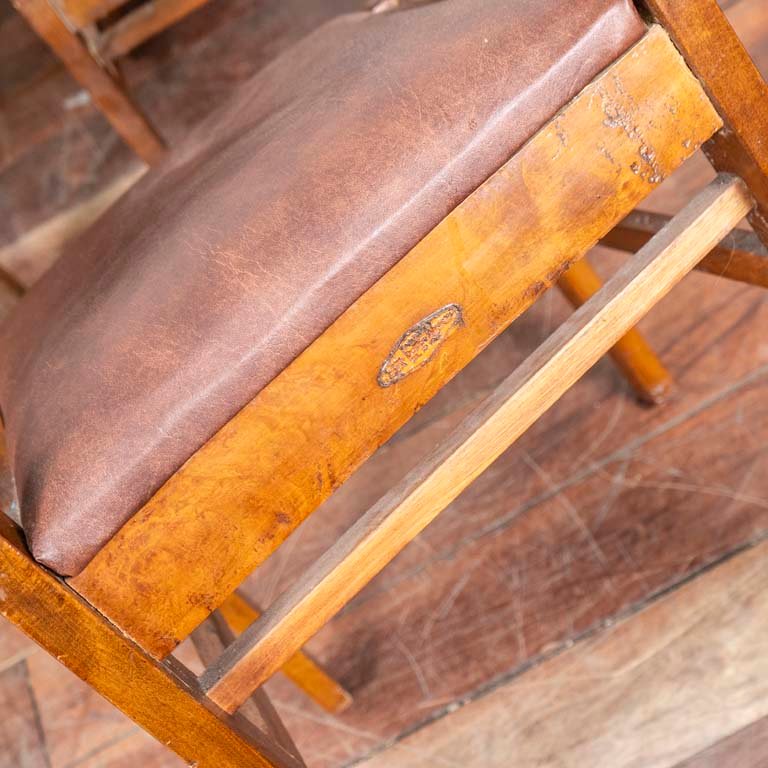 Sillas de madera tapizadas en cuerina para decoración - imagen 2