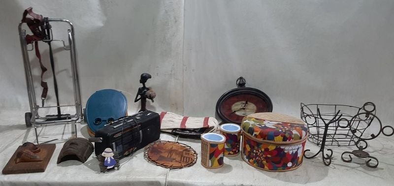 Lote siguiente: Colección de artículos de segunda mano
