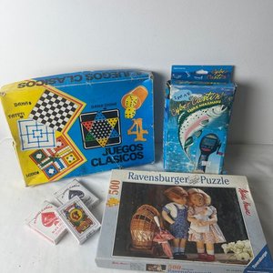 Lote de Juegos Clásicos: Puzzle Ravensburger, Naipes y Juego de Damas - imagen 2