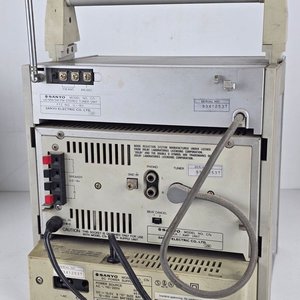 Radiograbadora Sanyo Vintage C7T con Parlantes y Control Remoto - imagen 3