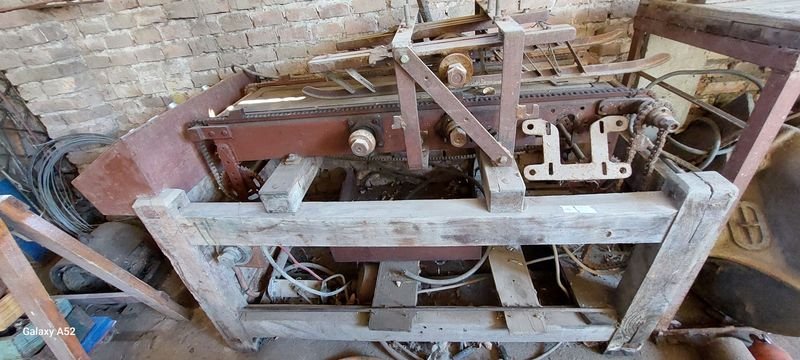 Aparato raro de metal con características antiguas - imagen 3