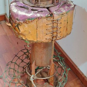 Lote anterior: Boyarín con Material de Flotación Degradado Púrpura y Amarillo, Red Inferior (42x77 cm)