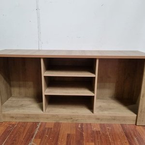 Lote siguiente: Rack con Estantes Abiertos en Tono Madera Claro