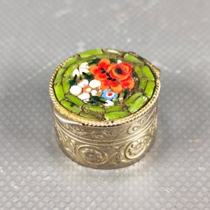 Pastillero Metálico con Tapa Decorada en Micromosaico Floral - imagen 1