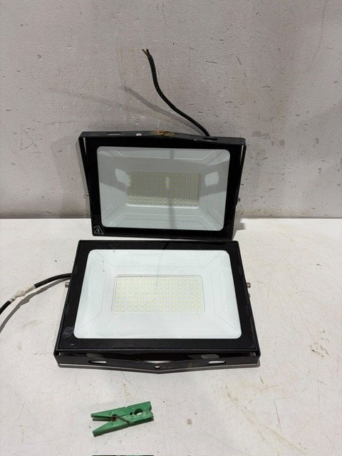 2 Reflectores LED Potentes para Exterior