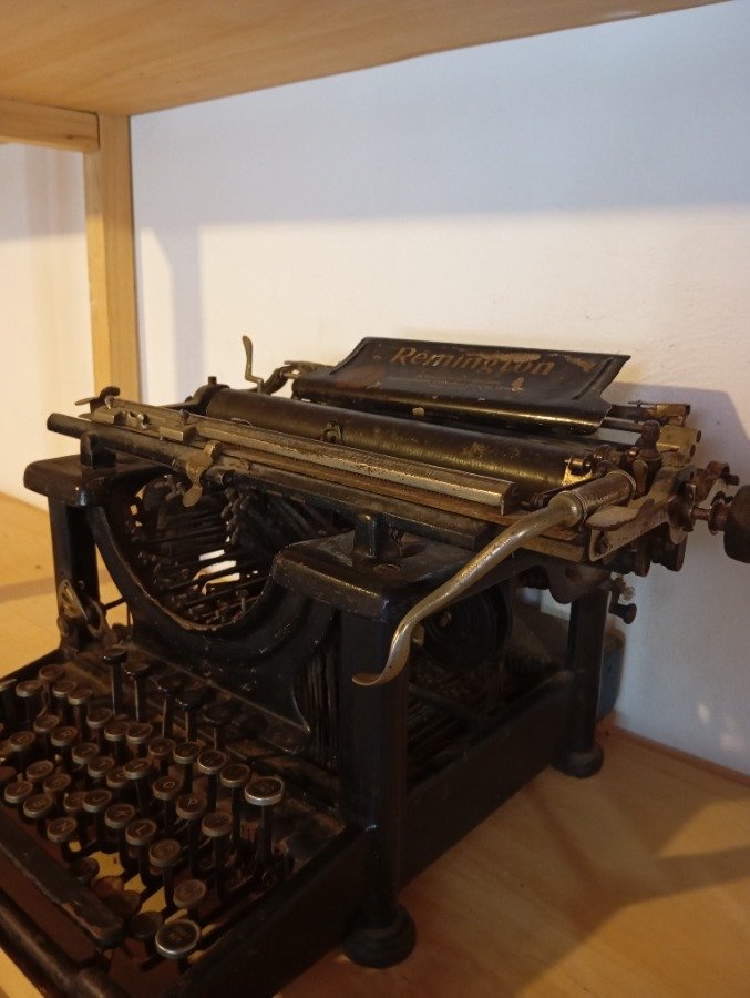 Antigua máquina de escribir Remington para coleccionistas - imagen 3
