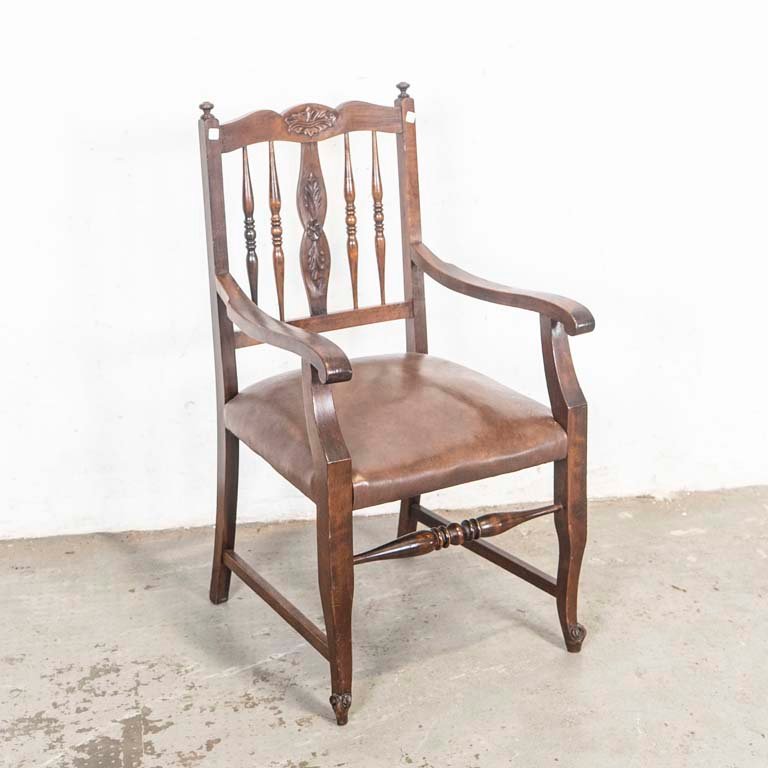 Lote anterior: Sillón de madera estilo provenzal con asiento tapizado