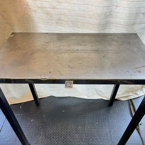 Mesa de Hierro con Tapa de Acero Inoxidable - imagen 2