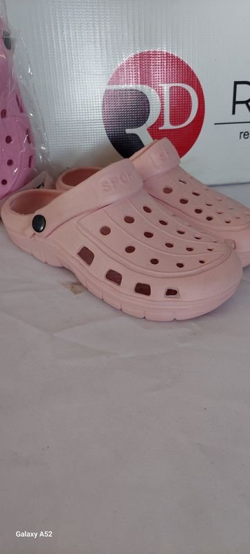 Zapatillas de Crocs en rosa - imagen 2