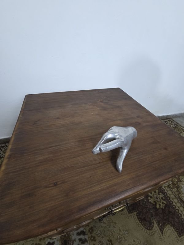 Antigua cajonera de madera con detalles de plata - imagen 3