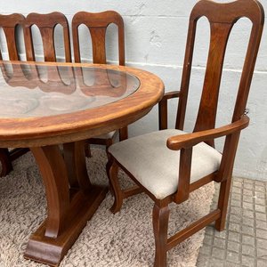 Juego de Comedor: Mesa Oval de Madera Tallada con Tapa de Vidrio y 8 Sillas - imagen 8