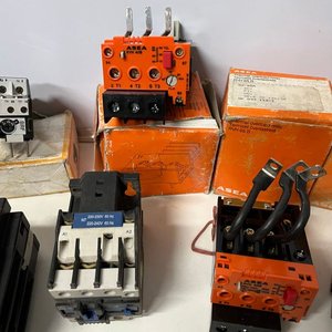 Lote de 17 Contactores Industriales Variados - imagen 4
