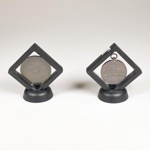 Lote siguiente: Dos Medallas Conmemorativas "Recuerdo del Presidente Saragatti" y "Fundación de los Talleres Don Bosco"