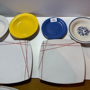 Lote de Platos de Cerámica Varios Colores y Diseños - imagen 2