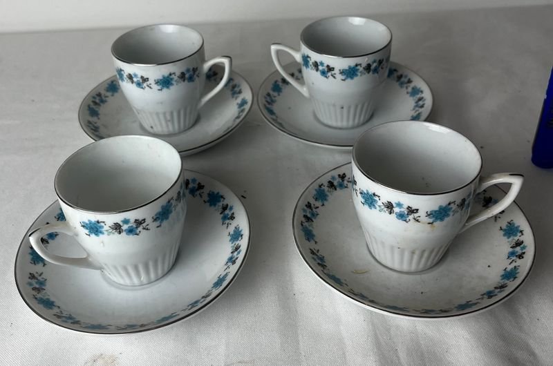 Tazas de porcelana con diseños florales azules - imagen 7