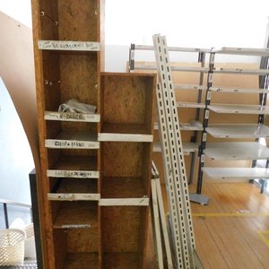Lote siguiente: Estanteria de madera