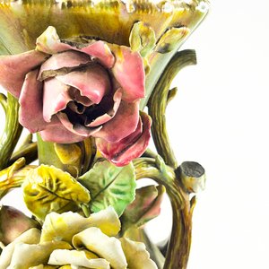 Florero Rococó de Porcelana con Asas Laterales y Flores - 51 cm - imagen 3
