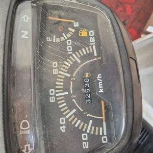 Moto QJE Astraca Grand 100cc Funcional con Detalles - imagen 2