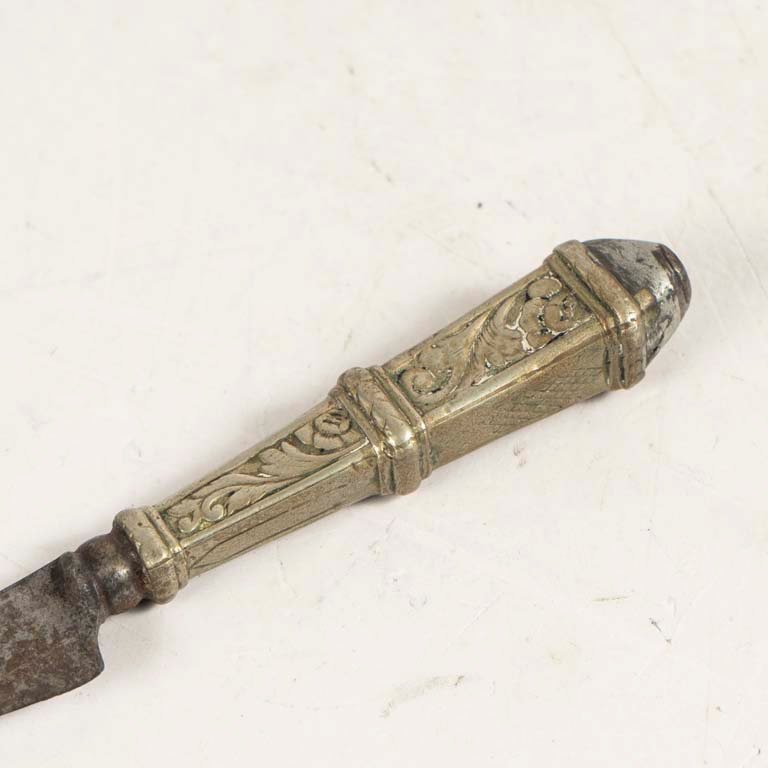 Cuchillo mango metal gastado con hoja gastada - imagen 2
