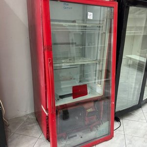 Heladera Exhibidora Roja de 1 Puerta con Estantes - imagen 3