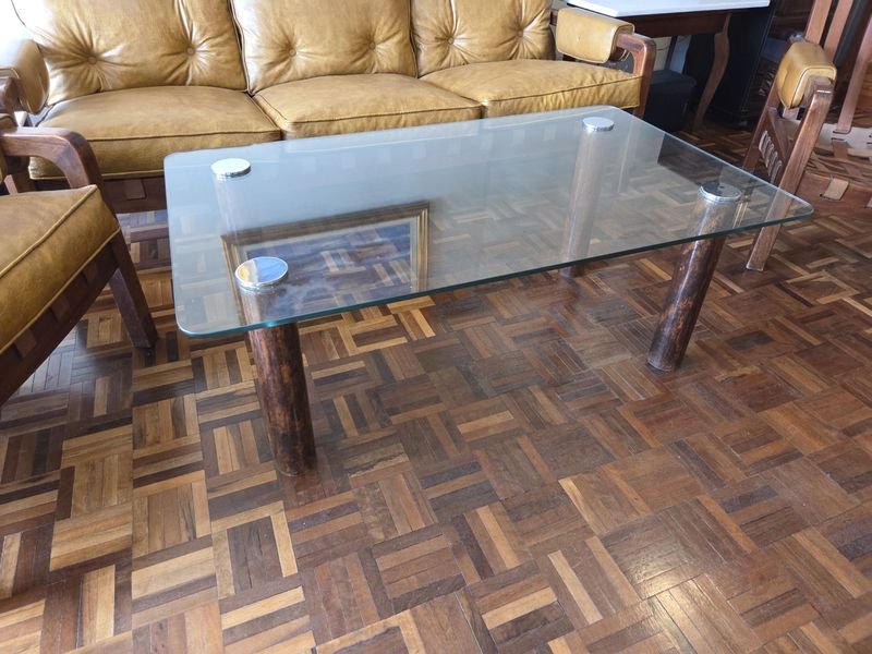 Mesa de vidrio con patas desenroscables y diseño moderno - imagen 3