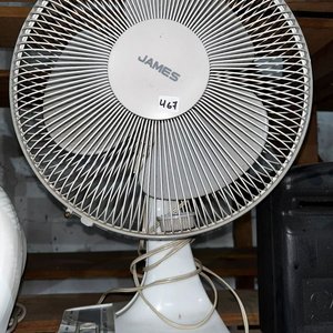 Lote siguiente: Ventilador de mesa James blanco funcionando