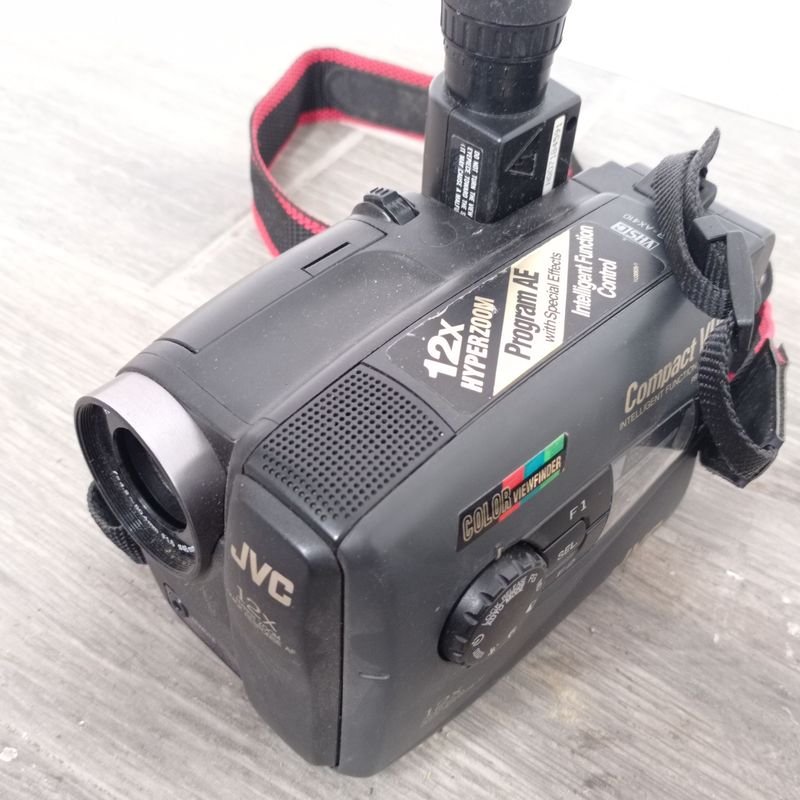 Filmadora JVC con valija batería y cargador - imagen 5
