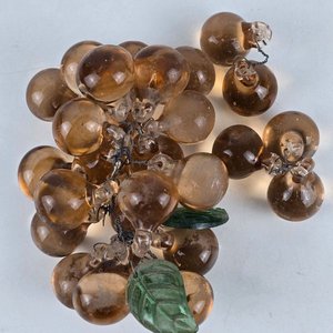 Centro de Mesa de Cristal con Racimos de Uvas Decorativas en Vidrio Azul y Ámbar - imagen 3
