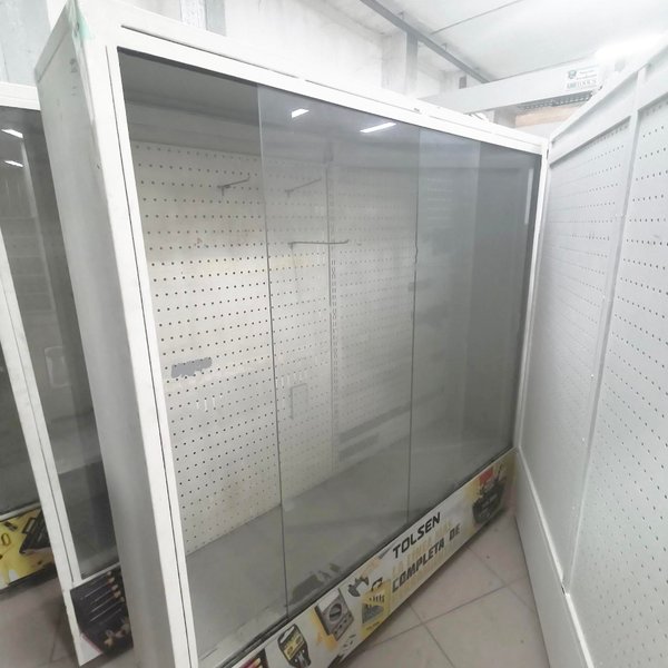 Vitrina Exhibidora con Frente de Vidrio y Publicidad