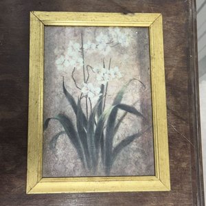Lote de 3 Cuadros Decorativos con Flores Blancas y Marcos Dorados - imagen 4