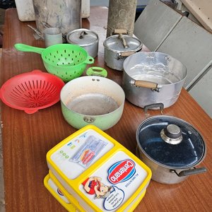Lote siguiente: Lote: varios de covina y recipientes varios