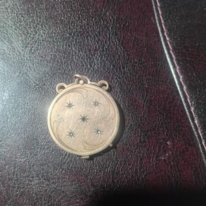 Lote de Piezas de Oro y Enchapados: Dijes, Gemelos y Aro - imagen 10