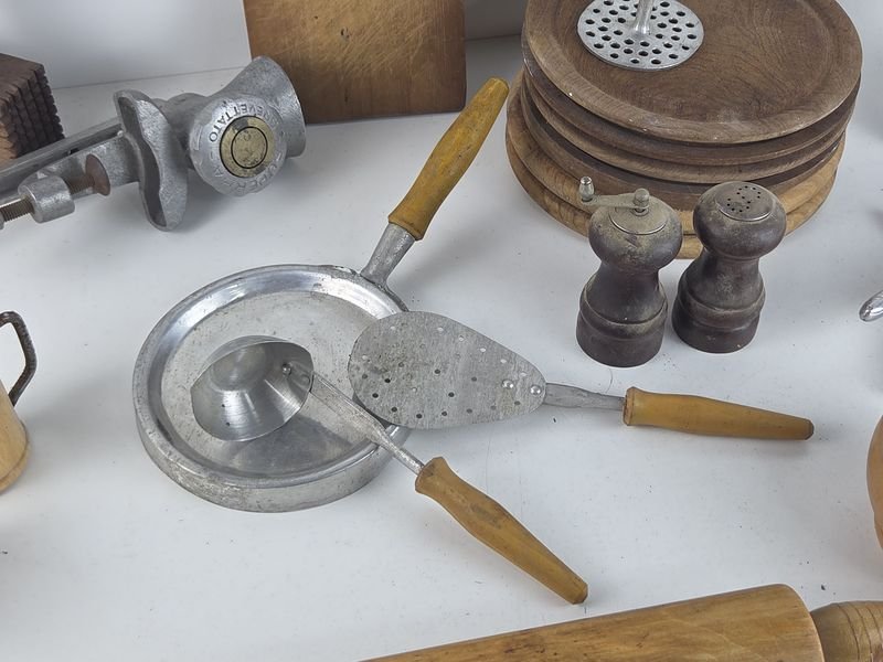 Gran lote de artículos en madera y aluminio para la cocina - imagen 3
