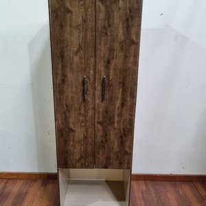 Lote anterior: Estantería Oscura con Puertas y Estantes Interiores