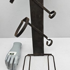 Lote anterior: Botellero Rústico de Madera y Hierro Forjado para 2 Botellas y 6 Copas