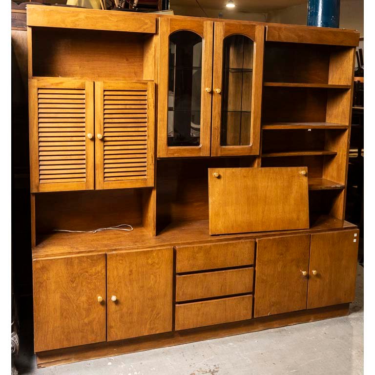 Lote siguiente: Mueble modular con siete puertas y cuatro cajones