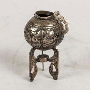 Mate de Platería Cincelado con Soporte y Detalle de Flores - imagen 1